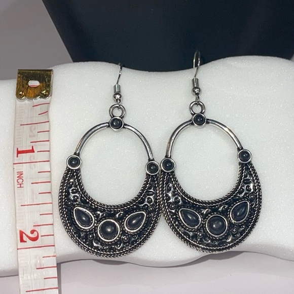 NWOT Silver Tone & Black Gem Earrings - Picture 4 of 4